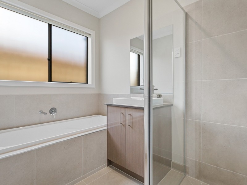 6 Fragrant Drive, Lara VIC 3212