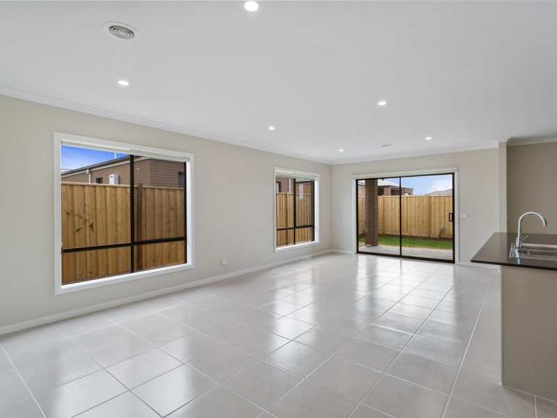 6 Fragrant Drive, Lara VIC 3212