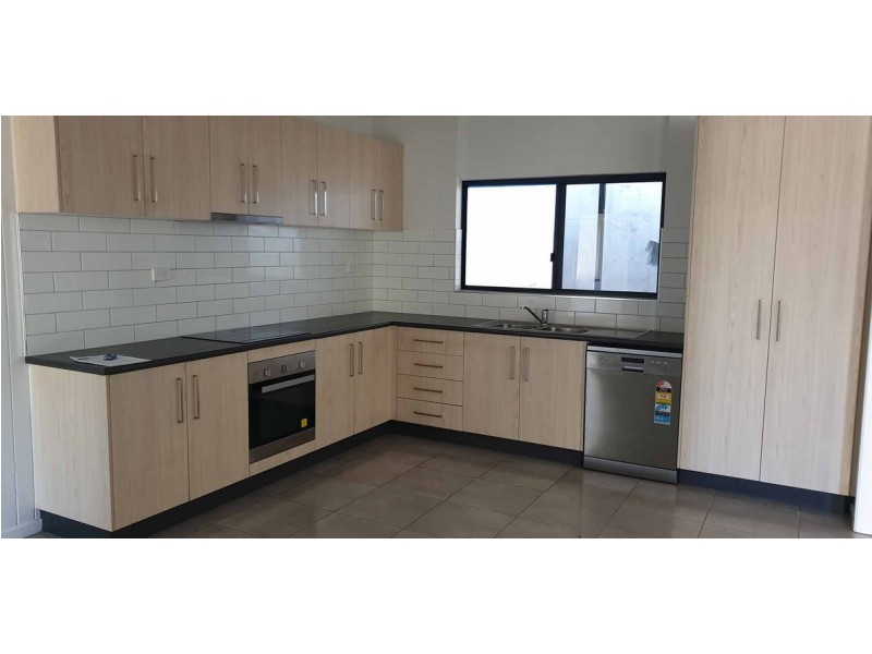 2/23 Douglas Street, Manunda QLD 4870