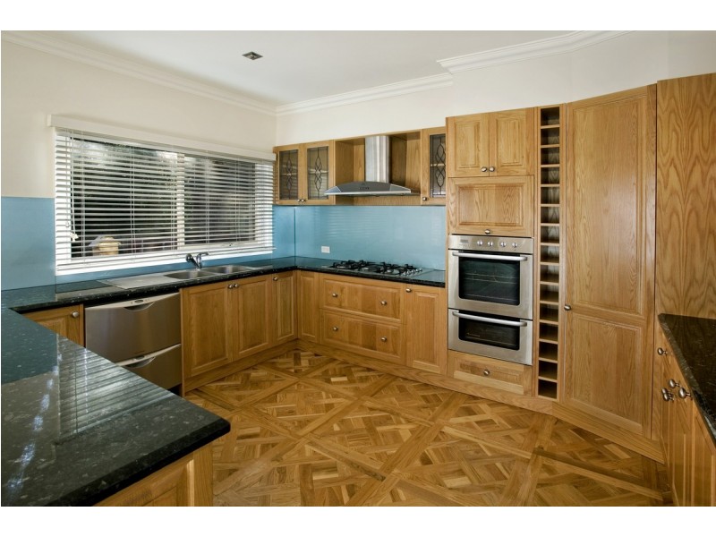 4 Peak Street, Malvern East VIC 3145