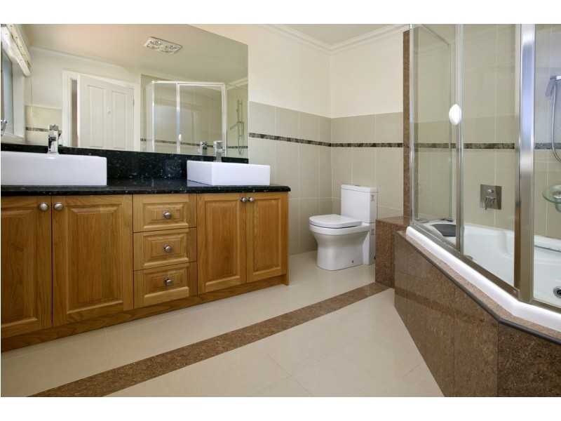 4 Peak Street, Malvern East VIC 3145