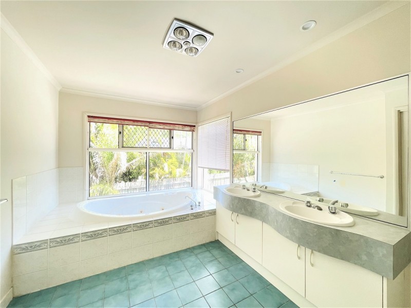 112 Chesterfield Crescent, Kuraby QLD 4112