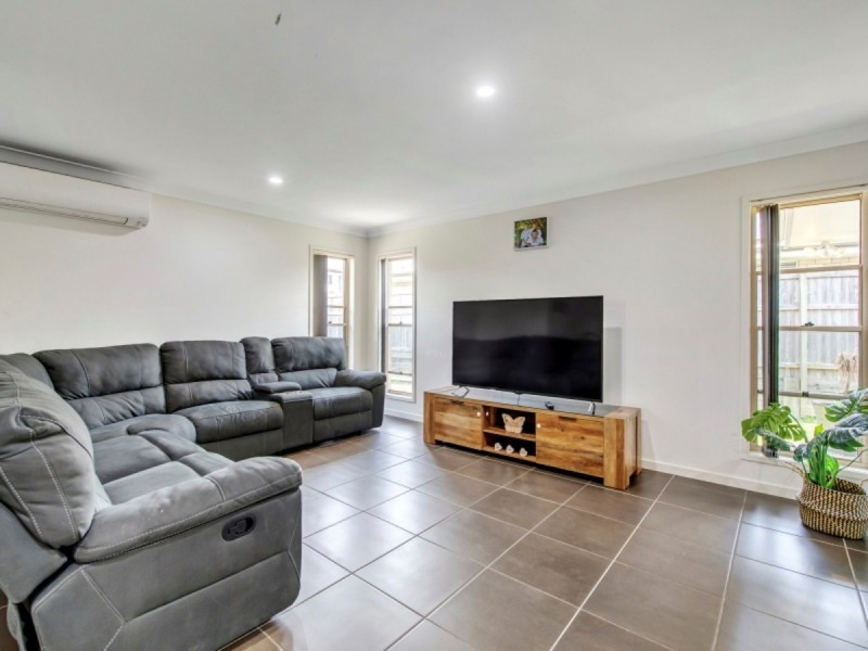 61 Woodrose Circuit, Pimpama QLD 4209