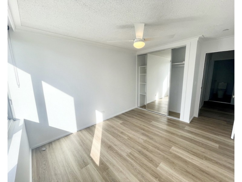 5/22-28 The Esplanade, Burleigh Heads QLD 4220