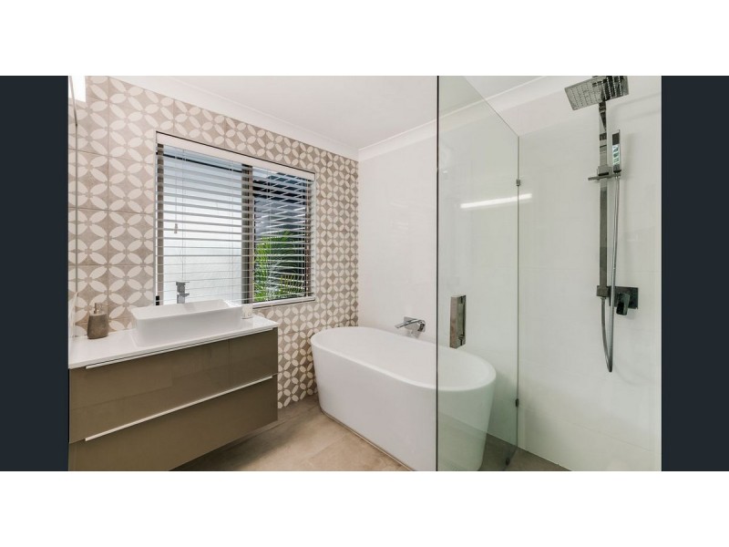 38 Dandar Drive, Southport QLD 4215