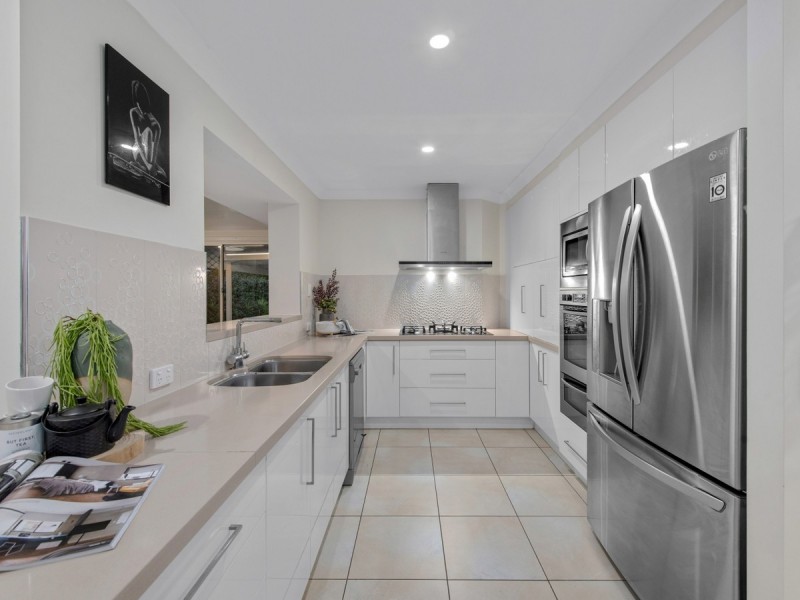 2 Madau Street, Mansfield QLD 4122