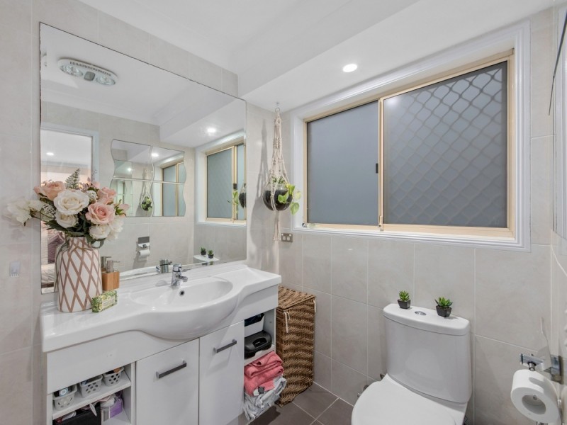 2 Madau Street, Mansfield QLD 4122