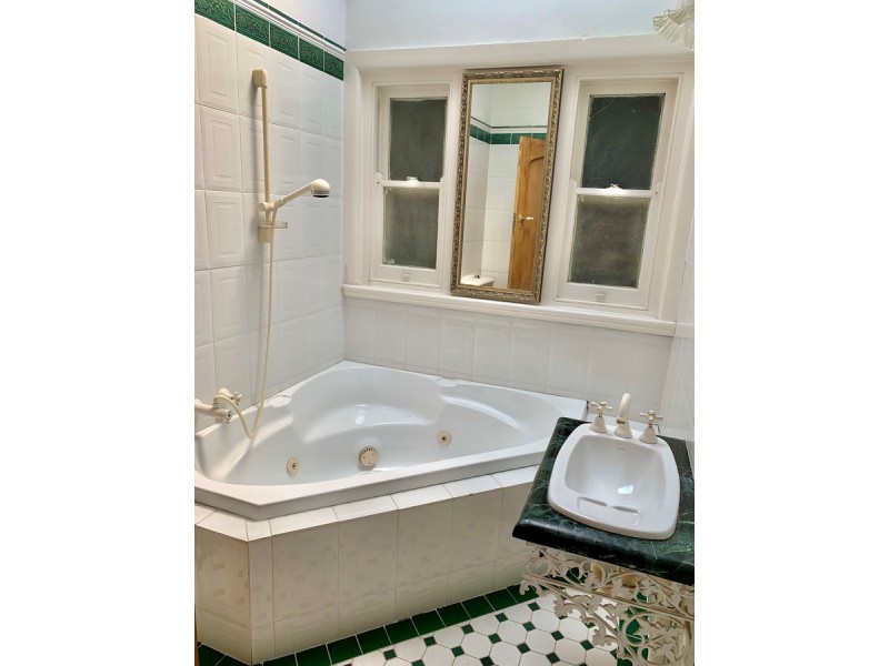 9 Iris Road, Glen Iris VIC 3146