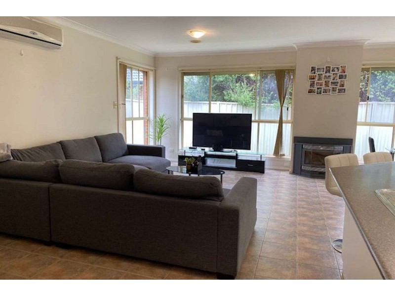 4 St Johns Walk, Caroline Springs VIC 3023