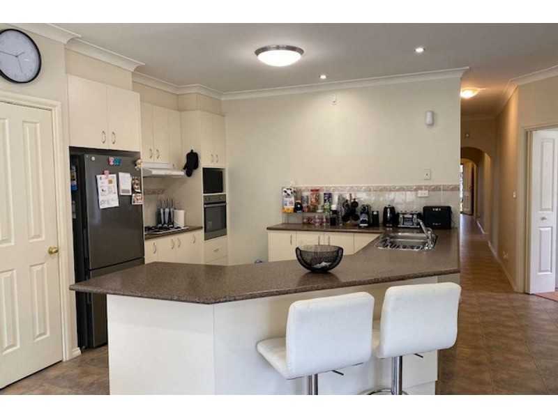 4 St Johns Walk, Caroline Springs VIC 3023