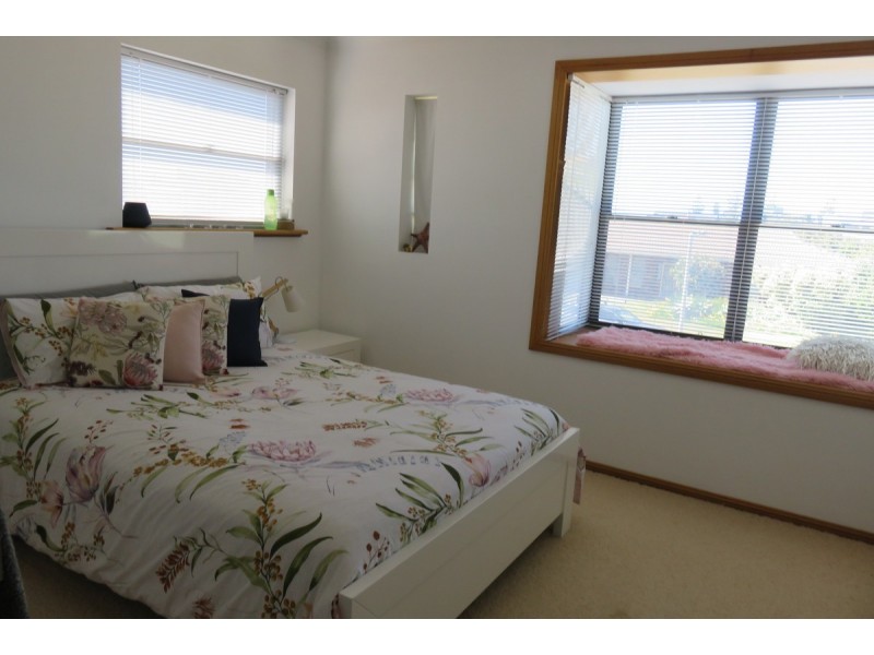 6 Uriah Place, West Lakes Shore SA 5020