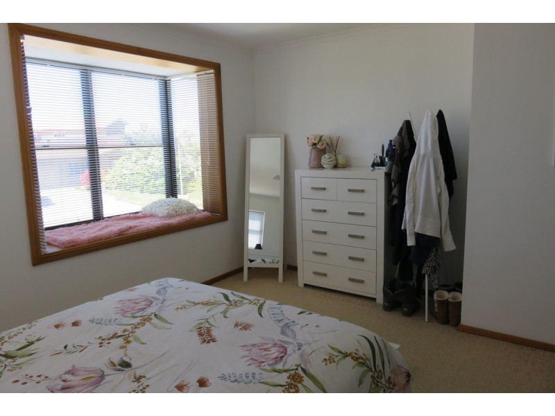 6 Uriah Place, West Lakes Shore SA 5020