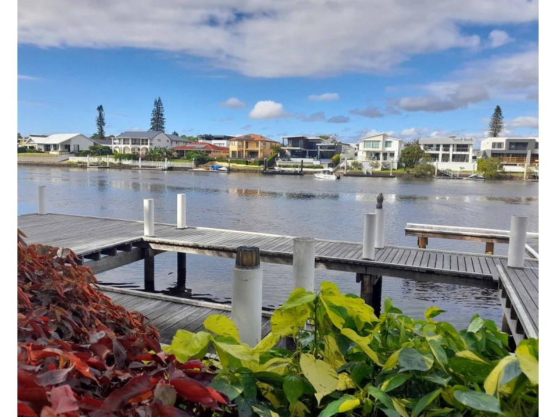 10/9 Freyburg Street, Bundall QLD 4217