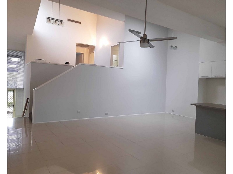 10/9 Freyburg Street, Bundall QLD 4217