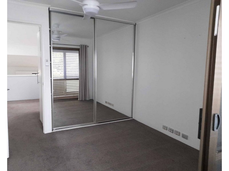 10/9 Freyburg Street, Bundall QLD 4217