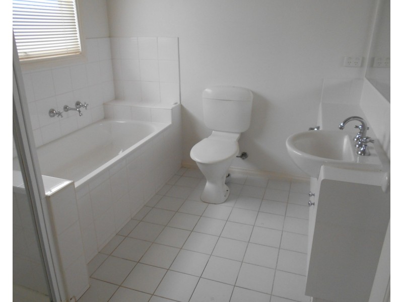 2/9-11 Gibson Court, Altona Meadows VIC 3028