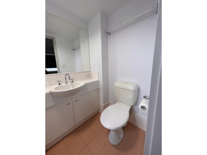 10/4 Adori Street, Chevron Island QLD 4217