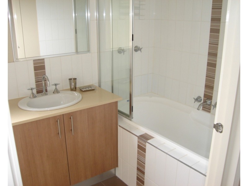 E/1 Hennessy Street, Brunswick VIC 3056