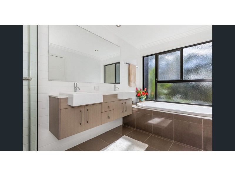 7 Sanctuary Crest Drive, Currumbin QLD 4223