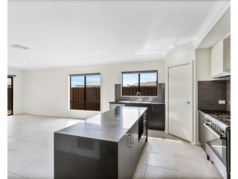 11 Stratus Street, Tarneit VIC 3029