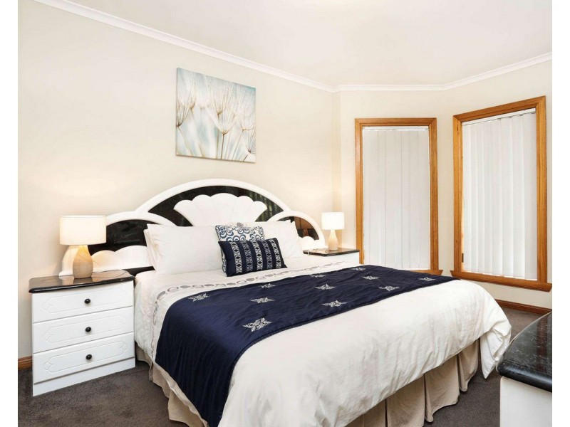 98 Lady Nelson Way, Taylors Lakes VIC 3038