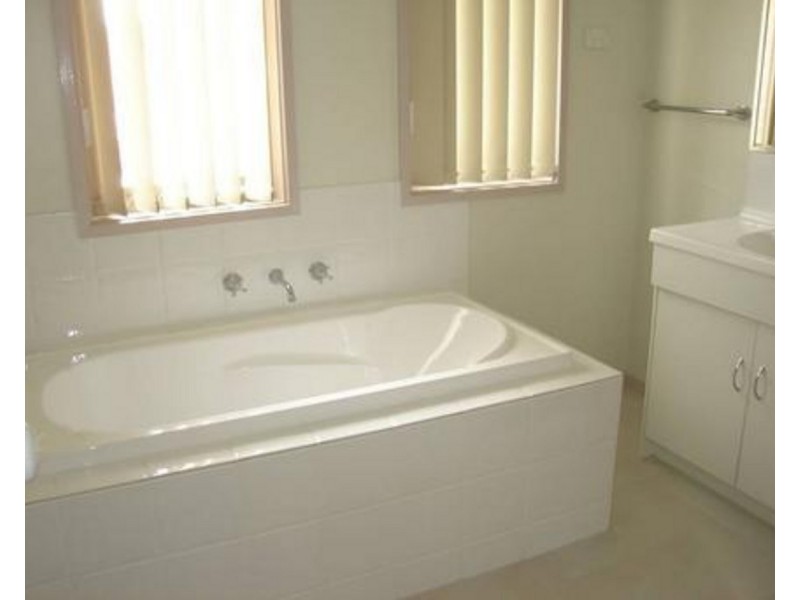 2/385 Queen Street, Altona Meadows VIC 3028