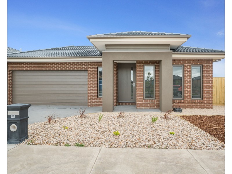 31 Heath Avenue, Rockbank VIC 3335