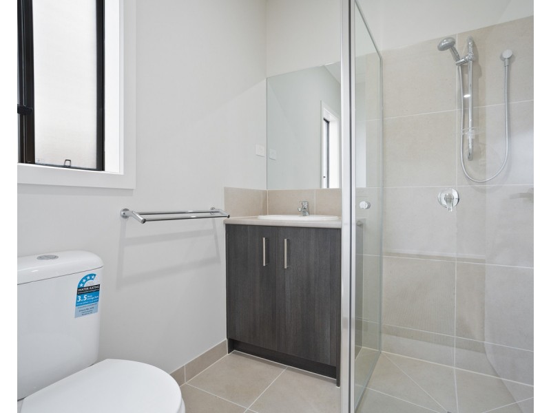 31 Heath Avenue, Rockbank VIC 3335