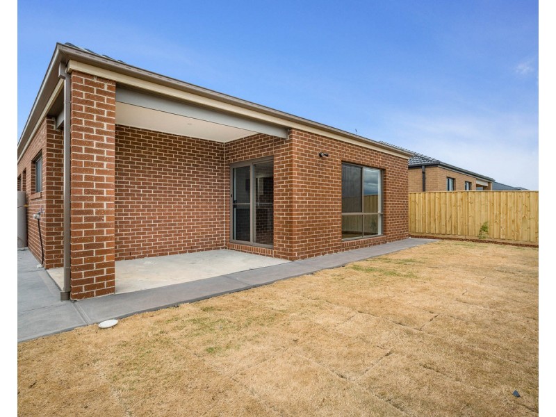 31 Heath Avenue, Rockbank VIC 3335