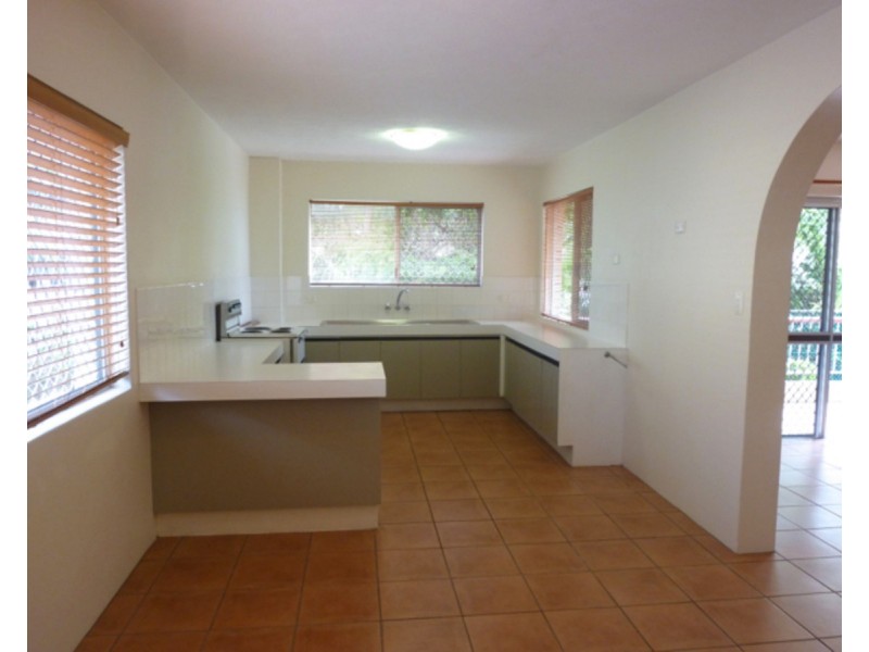 4/282 Marine Parade, Labrador QLD 4215