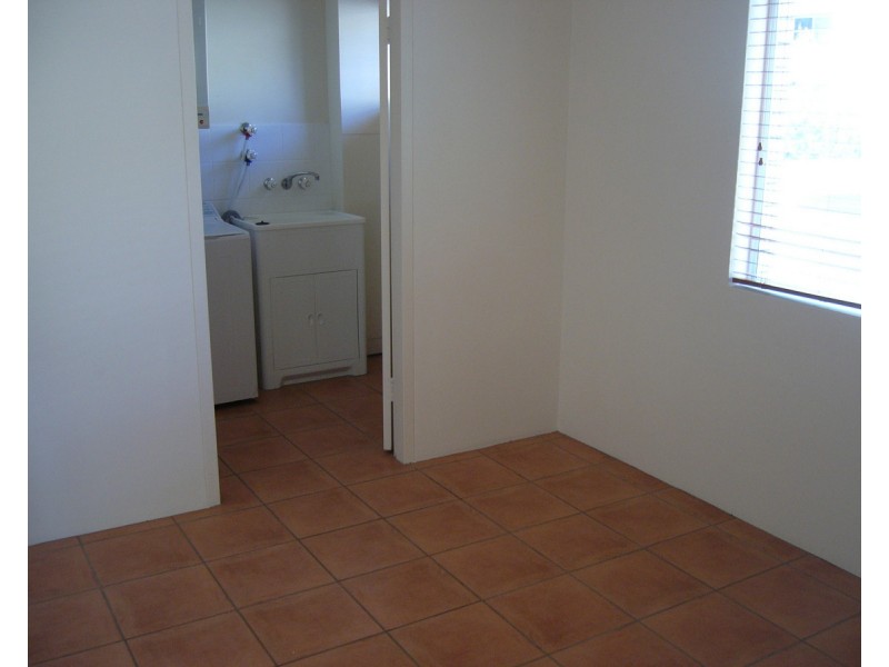 4/282 Marine Parade, Labrador QLD 4215