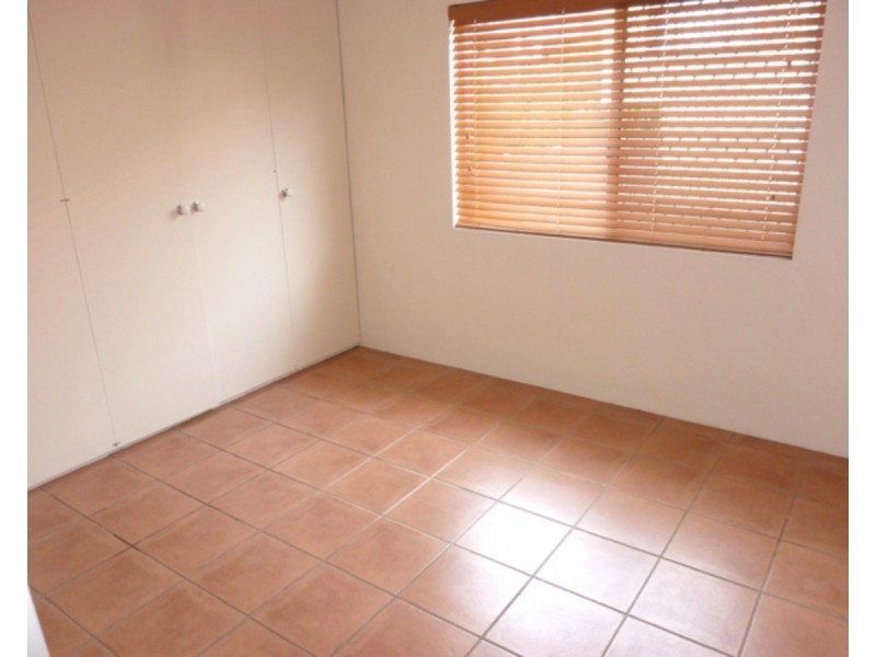 4/282 Marine Parade, Labrador QLD 4215