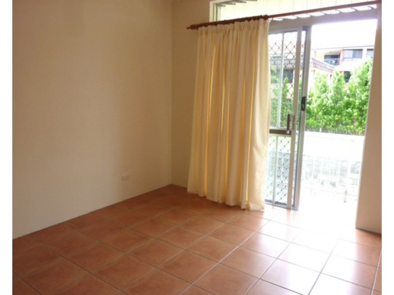 4/282 Marine Parade, Labrador QLD 4215