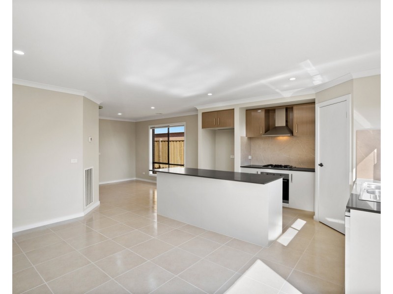 28 Rockfern Crescent, Diggers Rest VIC 3427