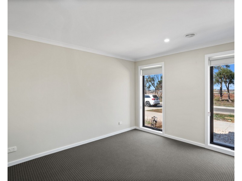 28 Rockfern Crescent, Diggers Rest VIC 3427