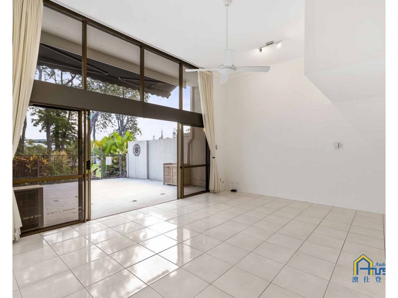 15/7 Campbell Street, Bundall QLD 4217