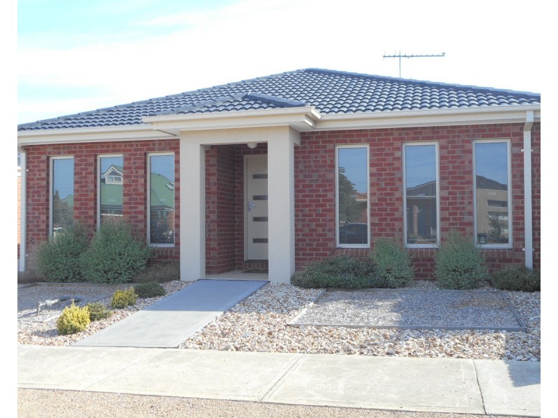 1/7 Spicer Boulevard, Altona Meadows VIC 3028