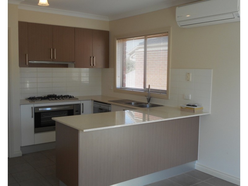 1/7 Spicer Boulevard, Altona Meadows VIC 3028