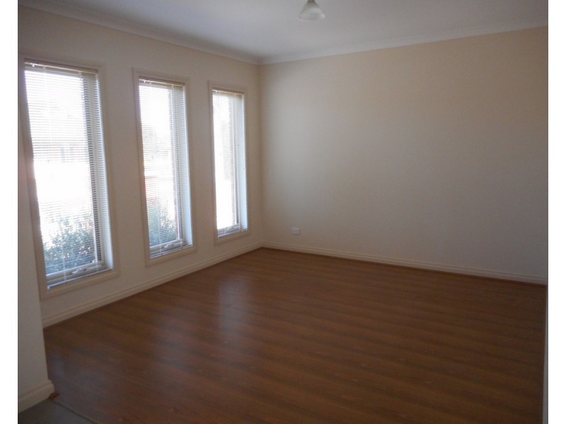 1/7 Spicer Boulevard, Altona Meadows VIC 3028