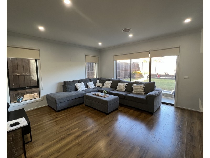 12 Modern Crescent, Tarneit VIC 3029