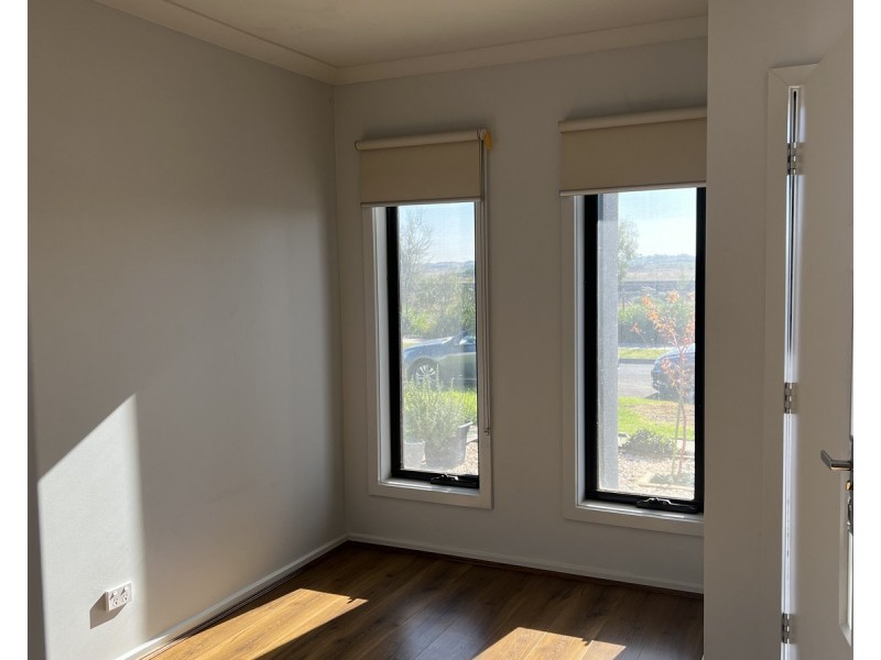 12 Modern Crescent, Tarneit VIC 3029