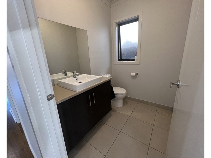 12 Modern Crescent, Tarneit VIC 3029