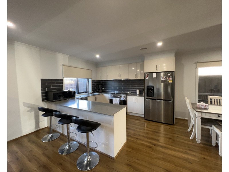 12 Modern Crescent, Tarneit VIC 3029