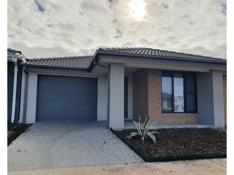 8 Kelmscott Way, Werribee VIC 3030