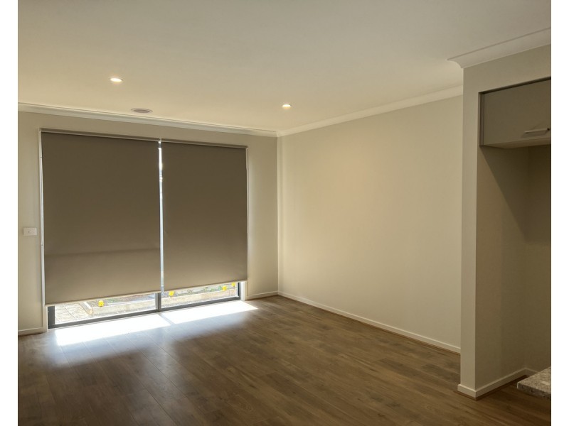 8 Kelmscott Way, Werribee VIC 3030