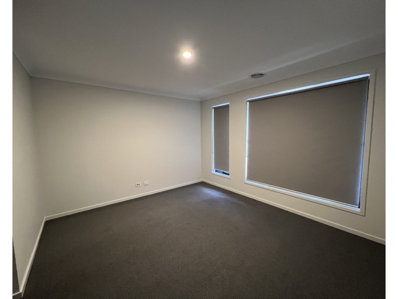 8 Kelmscott Way, Werribee VIC 3030