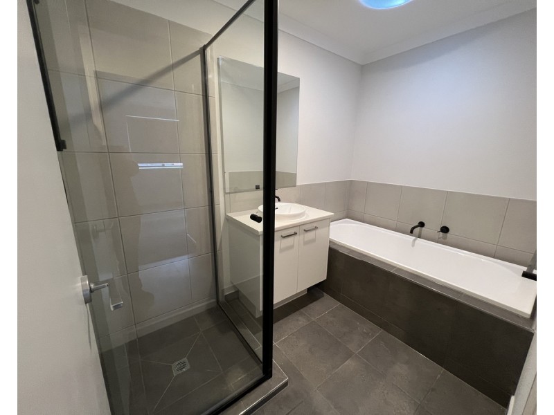 8 Kelmscott Way, Werribee VIC 3030