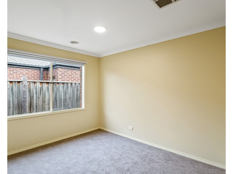 35 Eagle Way, Deer Park VIC 3023