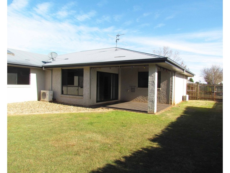 43 Nioka Drive, Highfields QLD 4352