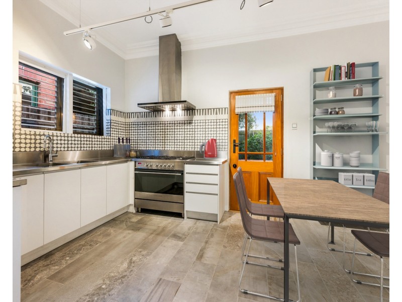 81 Henry Street, Windsor VIC 3181